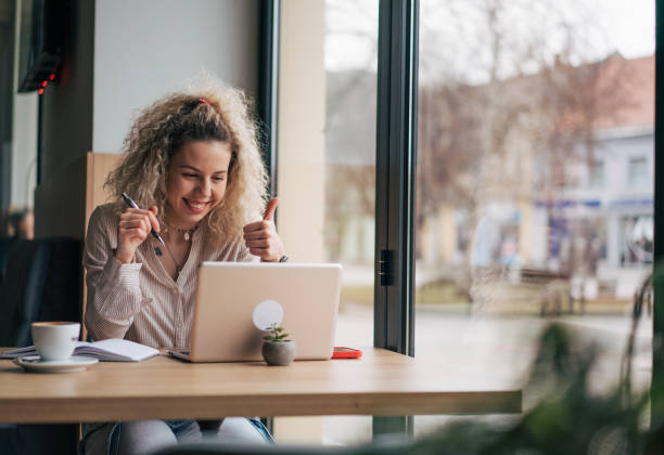 Des compétences à l'activité en ligne