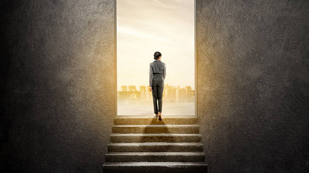 Femme trouve sa direction professionnelle